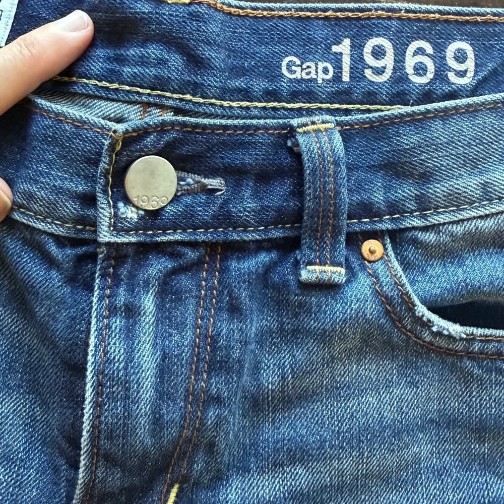 GAP Sexy Boyfriend Shorts Distressed Denim, Rolled Cuff Women’s 28r - Picture 4 of 7